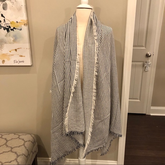 Navy Blue & White Shawl - Picture 4 of 10